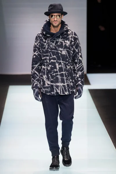 Look 3